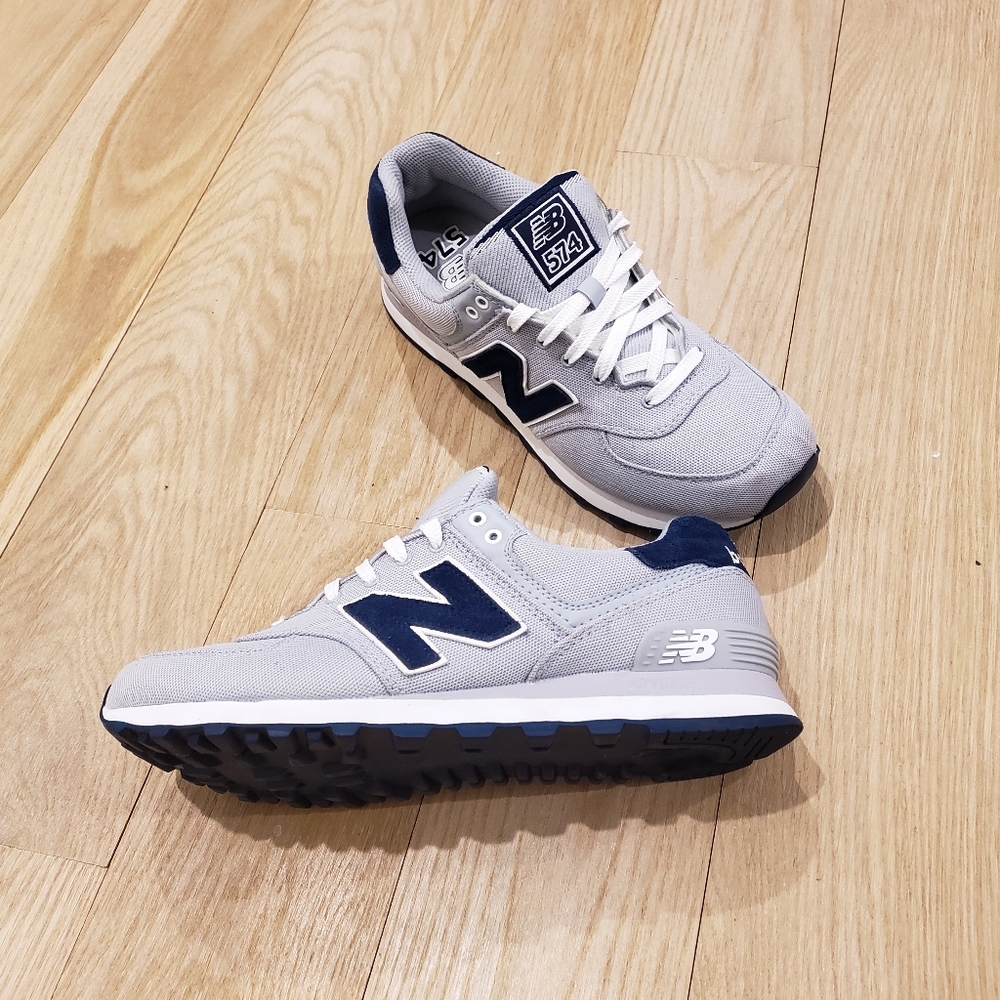 Men's New Balance. Grey, Blue, White. Size 8.5